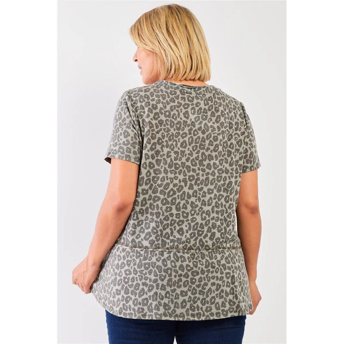 Plus Sage Washed Effect Leopard Print Short Sleeve Round Neck Raw Hem & Exposed Stitching Trim Relaxed Top